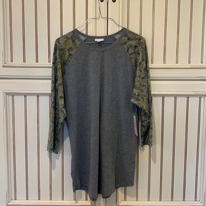 LuLaRoe Randy. Absolutely gorgeous tropical color sleeves. Base gray.